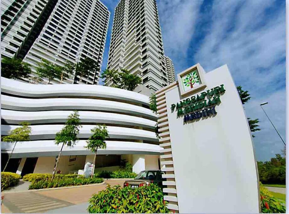 Legoland JB AGhome Medini 3room8pax bukit indah Nusajaya  Bagian luar foto